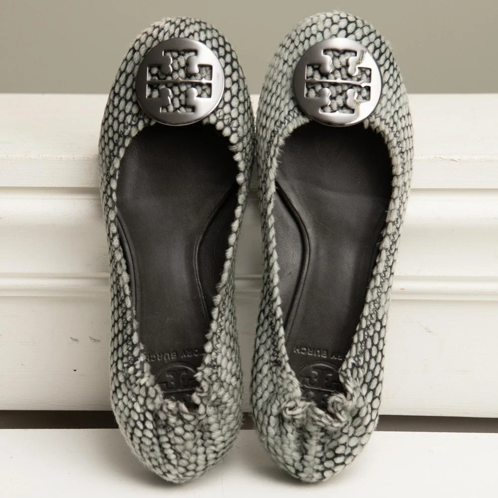 Tory Burch Reva‎ Ballet Flats Grey Black Snakeskin Calf Hair Logo Medallion Sz 7